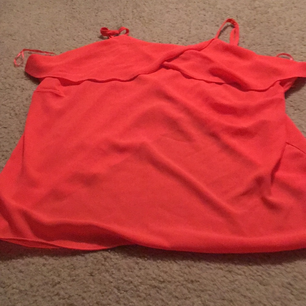 Peach cross back tank top shirt.